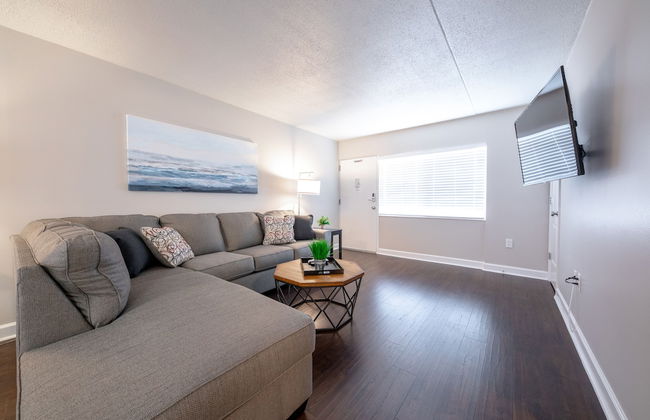 Stay Avenida Westshore - Photo 14