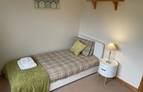 Spacious holiday home with stunning sea views - Photo 11