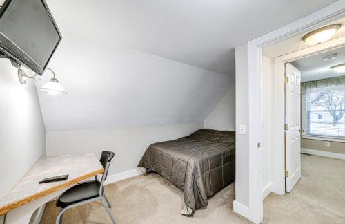 Near Hiking and Skiing Cozy Home in Cortland! - Photo 17