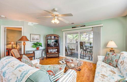 Marina and Beach Club Access Condo in Southport - Foto 7