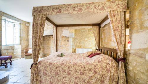 Au coeur de Beynac, superbe maison du XIVe siècle avec jardin panoramique - Foto 3, towels, wardrobe