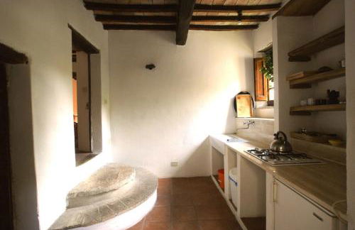 restored water mill with rockpools and waterfall - Foto 29