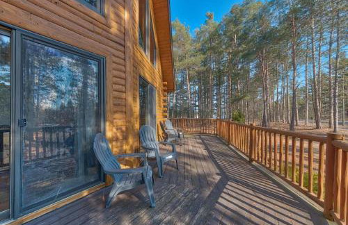 Charming & Cozy Chalet; Minutes to Shanty Creek! - Foto 4