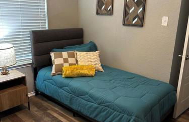 Relax with Spacious Modern Simplicity - Photo 14