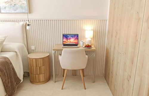 Luxury UCAM Studio, Desk and High Speed WiFi - Foto 4