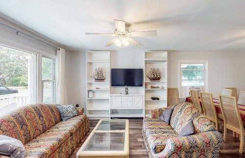 Steps to Chesapeake Bay! Callaway Drive Retreat - Foto 1