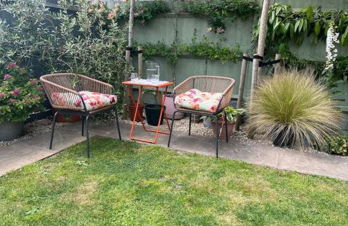 Bright, modern & close to historic town - Photo 29