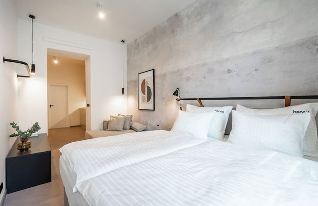 HONEST Karlín - Foto 3