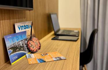 Flat confortável, a 200 metros da praia com estacionamento - Foto 7