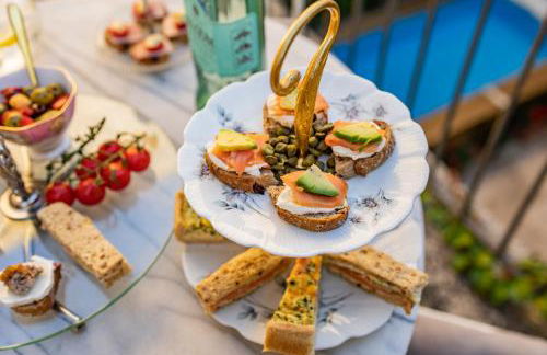 CHAMPAGNE HOUSE- Oasis de luxe & de charme - coeur de ville - 10-12 pers - piscine, cuisine d'été, patio, bar & piano - Photo 50