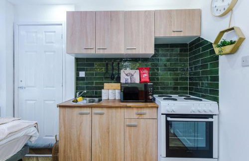 St Davids Lodge - Cosy Stay in Preston for 2 with FREE Parking - Ideal For Business or Work Stays - Presented by Parydise Properties - Photo 14