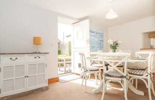 Swallows Nest - Photo 8