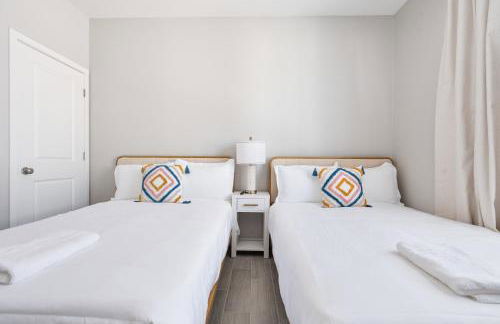 Elegant Two Bedroom Apartment with Free Parking and Plush Beds - Foto 4