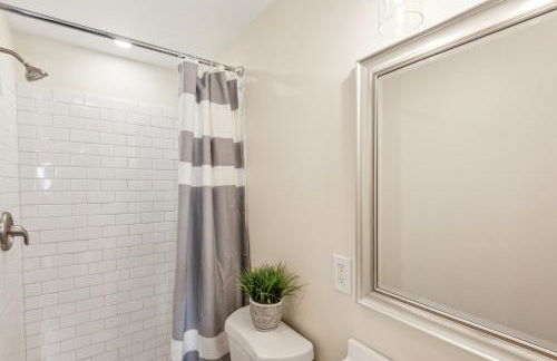 Cozy Lakefront Studio On Long Lake! Home by RedAwning - Foto 38