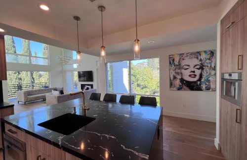 The Arts House - Private and Gated Home in Silver Lake with Pool & Views - Photo 5