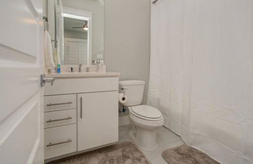 Luxurious Med Cntr/NRG Townhome - Photo 10