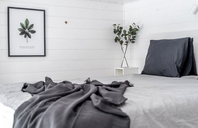 Waterfront Cabins - Photo 10