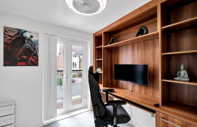 3 Bedroom and 2 Bath House with Balcony - Foto 35