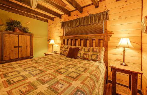 Cozy Couples Getaway with Hot Tub Fox Ridge Cabin - Foto 16