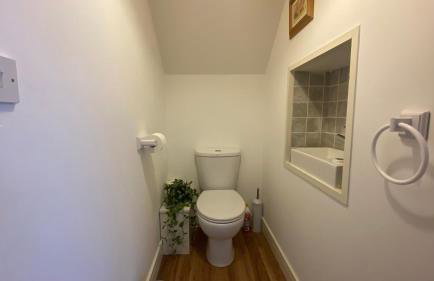 Comfy 2 bed house located at Wareham train station - Photo 6
