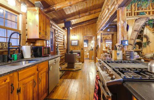 Lake and Beach Access at Lake Luzerne Cabin! - Foto 13