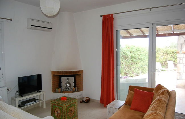 Enticing Villa in Loutra with Private Pool & Garden near Beach - Photo 7