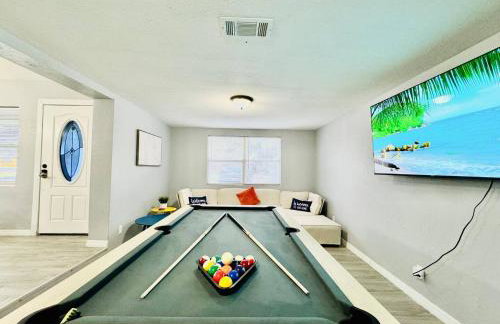 Game Night Ready Lakeland Stay Near Colleges - Foto 1