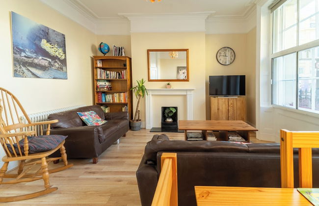 Stylish 2Bed Steps from Iconic Waterloo - Photo 21