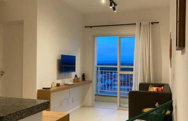 Apto completo com 02 quartos climatizados, estacionamento e portaria 24 horas, próximo ao Aeroporto! - Foto 2