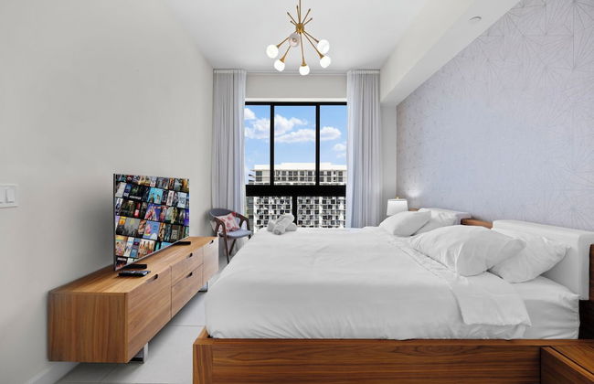 Spacious 2-Bedroom Condo at Doral Park - Photo 5