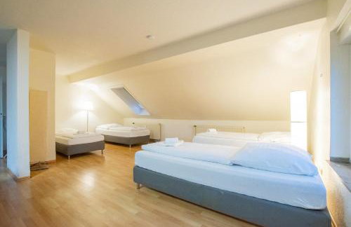 Tolstov Apartments - 1 , 3 and 4 Room Apartments - 20 min Messe DUS & Airport DUS - Foto 46