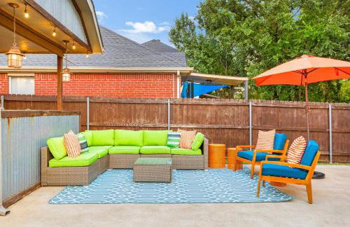 Resort Style Backyard Pool Pickleball Court - Foto 70