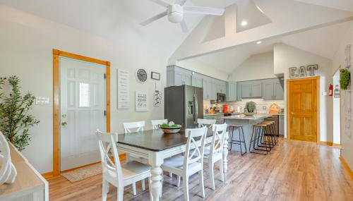 Private Hot Tub, Deck! Group Getaway in Friendship - Foto 5