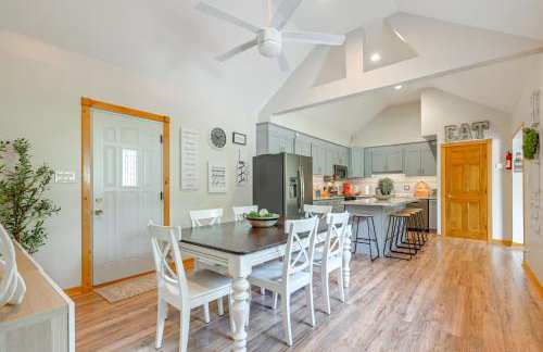 Private Hot Tub, Deck! Group Getaway in Friendship - Foto 5