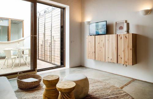 BnB Homes Modern Cozy Townhouse with 2 bedrooms and patio in the Old Town - Photo 17