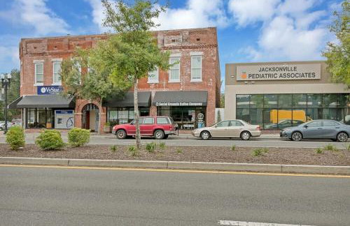 Open & Bright - 5 min drive to TIAA Bank field - Photo 17