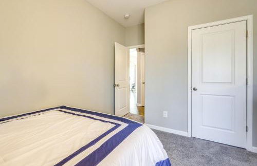 Patio with Fireplace Spacious Sharpsburg Home! - Foto 27