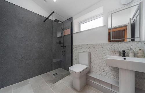 Luxury country oak beamed peaceful retreat - Photo 40