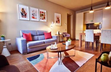 Gary01 Exclusive Top Floor 2BD by the Timeout Market - Photo 3