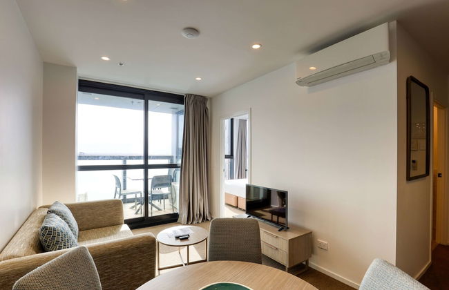 Ramada Suites By Wyndham Victoria Street West - Photo 23