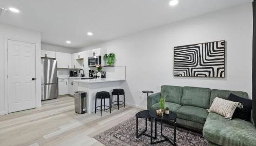 Modern 2BR Unit Hot Tub - Foto 4