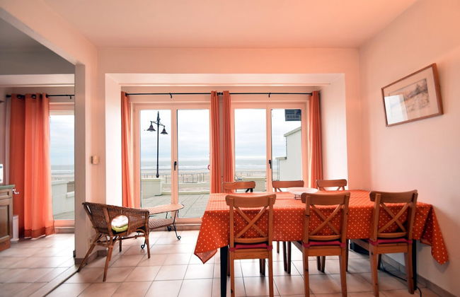 Seaside Stay w/ Large Terrace - Photo 9