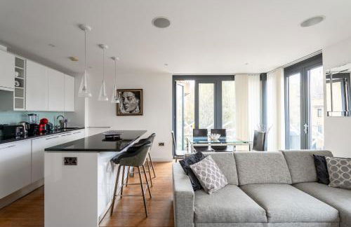 Modern, fully furnished apartment with ensuite, private balcony and elevator in Notting Hill - Foto 45