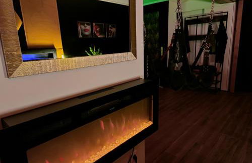 La loveroom bdsm de Nice " la chambre luxe des désirs " - Foto 17