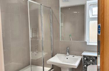 Lambeth 2BR Apartment Free Parking & WiFi - Foto 14