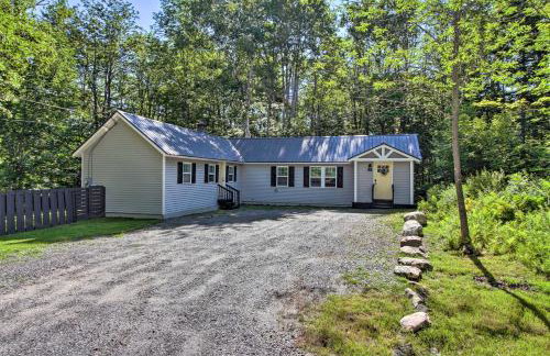 Stylish Mountain Home Near Ski, Golf and Manchester! - Foto 28