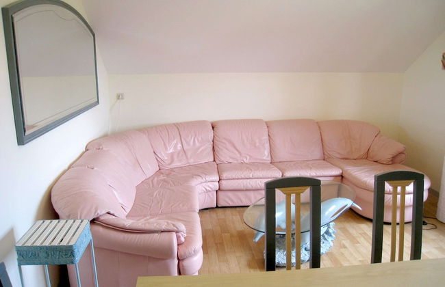 Modern Stay With Hot Tub - Photo 6