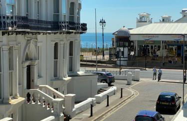 Ann Apartments opposite the Pier with sea view - Photo 8