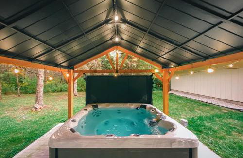 Cozy Retreat HotTub, FirePit, Arcade Fun & Dogs! - Foto 63