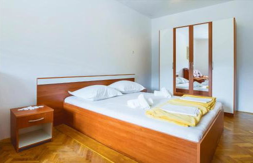 10 Bedroom Beautiful Home In Kucice - Foto 48